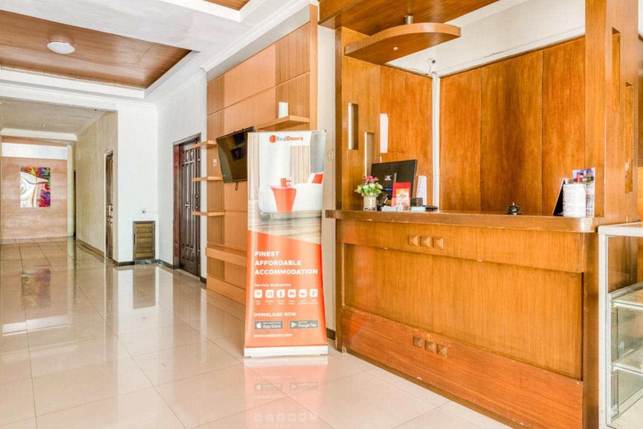 Reddoorz Syariah @ Jalan Simpang Gajayana Hotel Malang Exterior photo