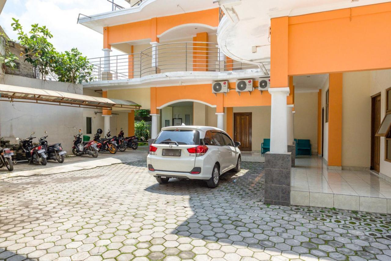 Reddoorz Syariah @ Jalan Simpang Gajayana Hotel Malang Exterior photo