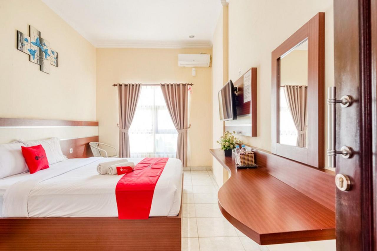 Reddoorz Syariah @ Jalan Simpang Gajayana Hotel Malang Exterior photo