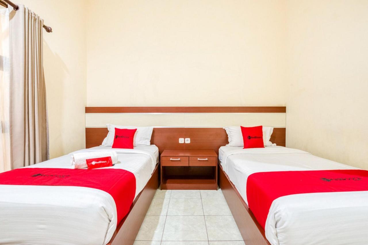 Reddoorz Syariah @ Jalan Simpang Gajayana Hotel Malang Exterior photo