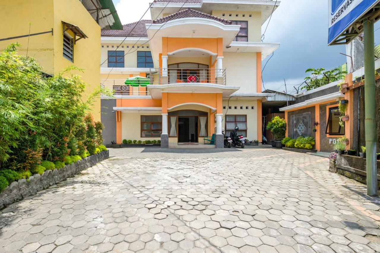 Reddoorz Syariah @ Jalan Simpang Gajayana Hotel Malang Exterior photo